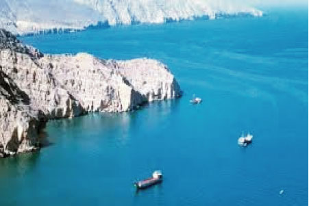 হরমুজ প্রণালিতে ইরানের মাইন স্থাপন : বিস্মিত ট্রাম্প প্রশাসন