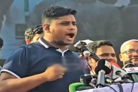 ফার্মের মুরগিরা রাস্তায় নেমেছিল বলেই আজ শিক্ষামন্ত্রী : হাসনাত