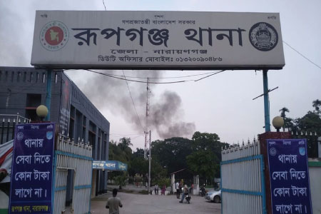 পুলিশকে হামলা করে আসামি ছিনতাই : আতঙ্কে পুরুষশূন্য এলাকা